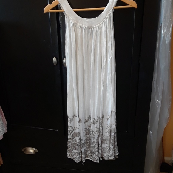 Belma White Crinkle V-Neck Sleeveless Pattern Hem - Picture 5 of 5